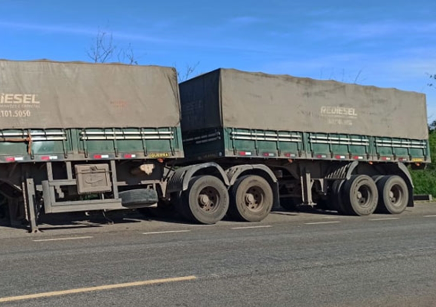 Carreta roubada é abandonada na BA-148, em Livramento; família foi mantida refém durante assalto