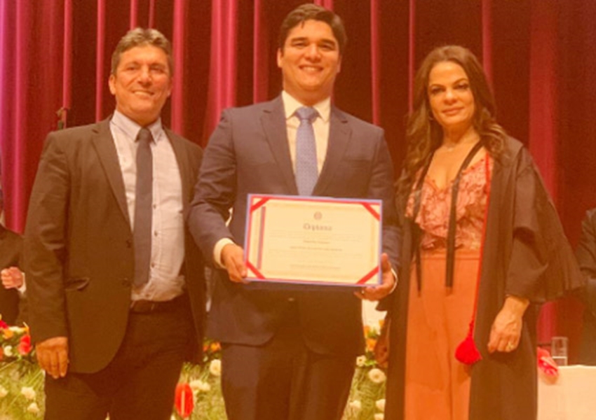Deputado estadual Vitor Bonfim (PR) foi diplomado para seu segundo mandato