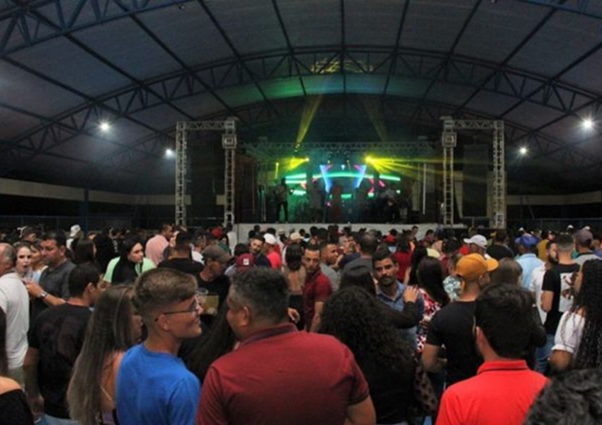 Prefeitura de Ituaçu inaugura ginásio de esportes no povoado Manoel Alves
