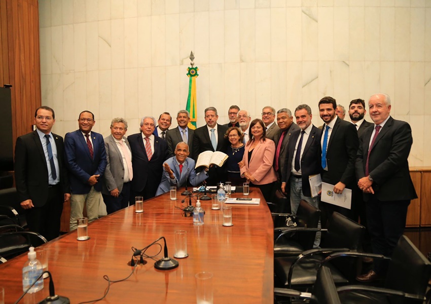 Em reunião com Arthur Lira, Jerônimo destaca importância do equilíbrio da Câmara dos Deputados para o país