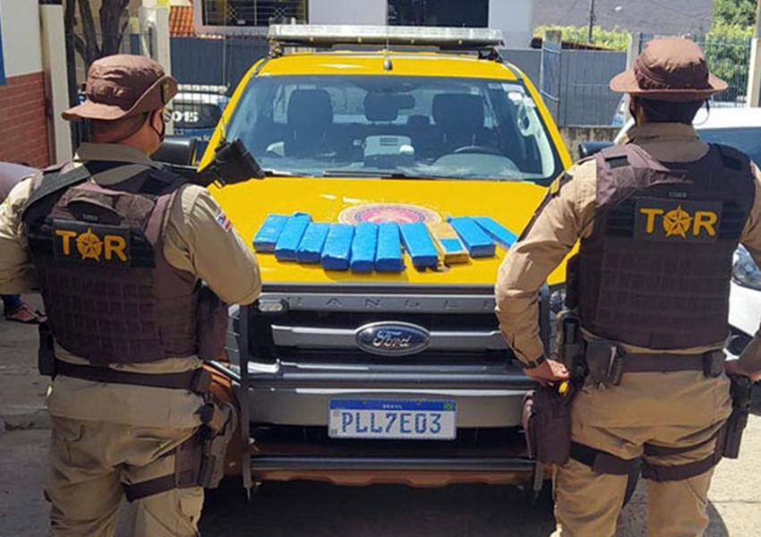 Jovem de 18 anos é detida com drogas na BR-030; maconha seria entregue em Livramento