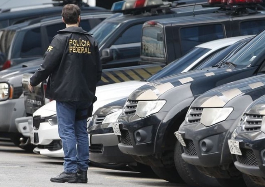 Polícia Federal vai investigar envio de mensagens em massa no WhatsApp