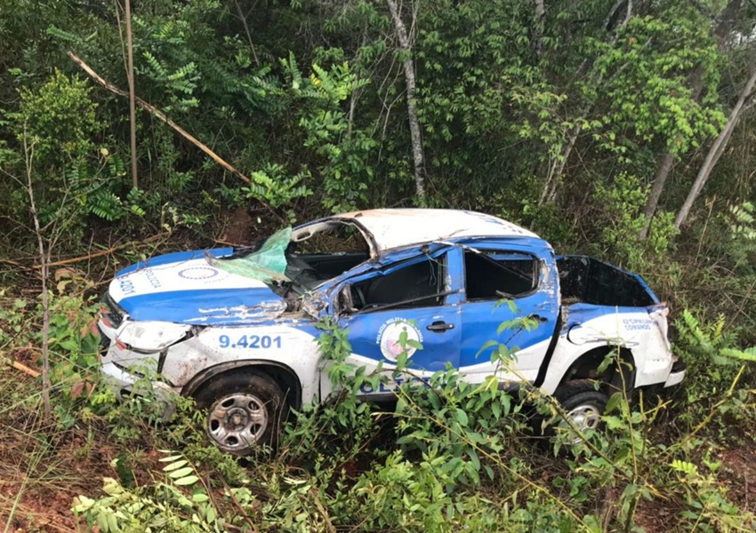 PMs ficam feridos após batida entre viatura e caminhão na Chapada Diamantina