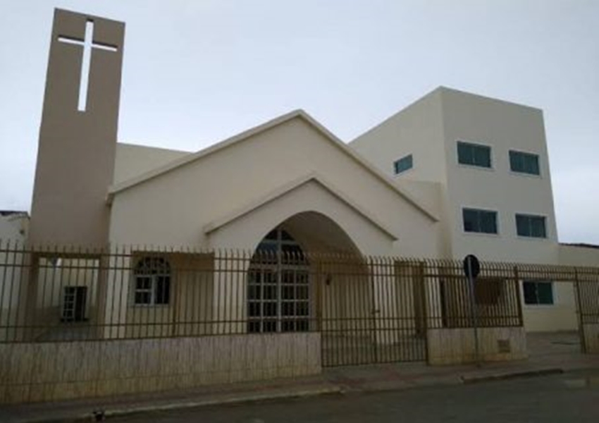 Homem pede ao padre para se confessar e rouba R$ 800 de igreja em Vitória da Conquista