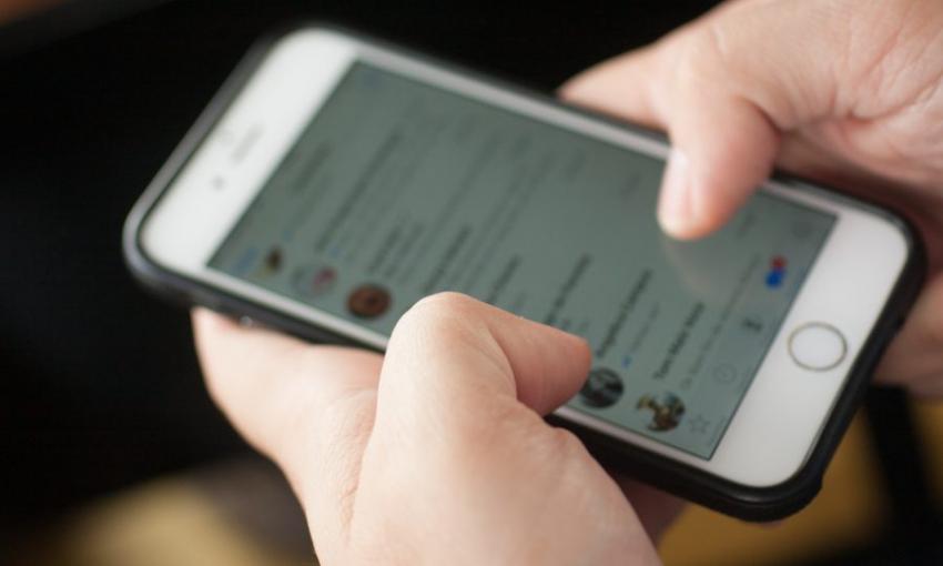 Presa suspeita de se passar por homem em sites e aplicativos de relacionamento 