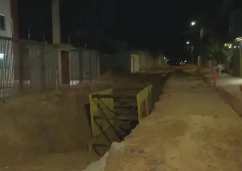 Dois operários ficam feridos após serem soterrados em obra de drenagem em Vitória da Conquista