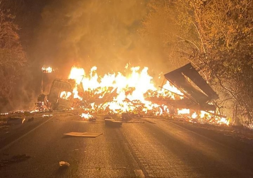 Acidente grave na BR-242 deixa dois mortos e um ferido próximo a Muquém de São Francisco