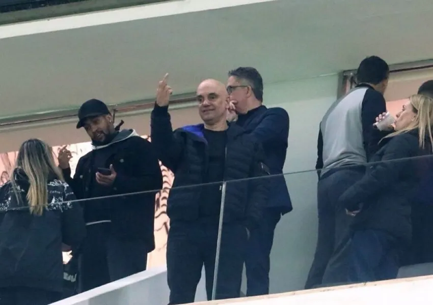 Fotógrafo que registrou gesto de Alexandre de Moraes é demitido