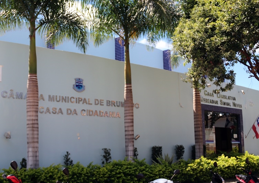 Câmara de vereadores de Brumado suspende atividades presenciais após servidores testarem positivo para Covid-19