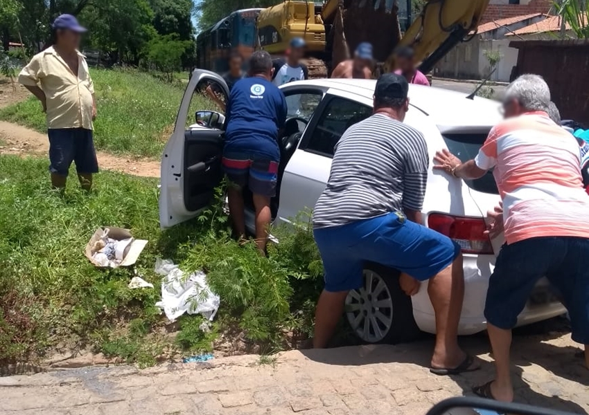 Brumado: carro é atingido por trem; não houve feridos