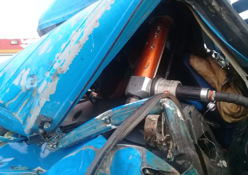 Juazeiro: Motorista fica ferido após batida entre duas carretas; um dos veículos pegou fogo