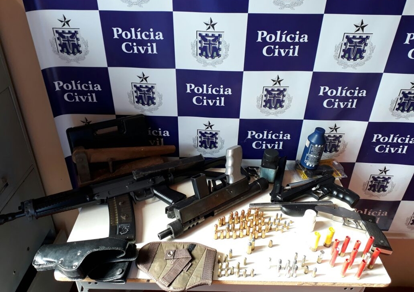 Draco apreende submetralhadora e fuzil em Caculé