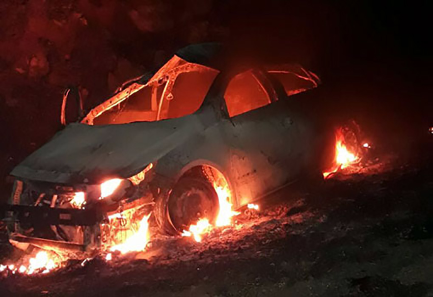 Veículo pega fogo às margens da BR-030, após motorista perder o controle da direção