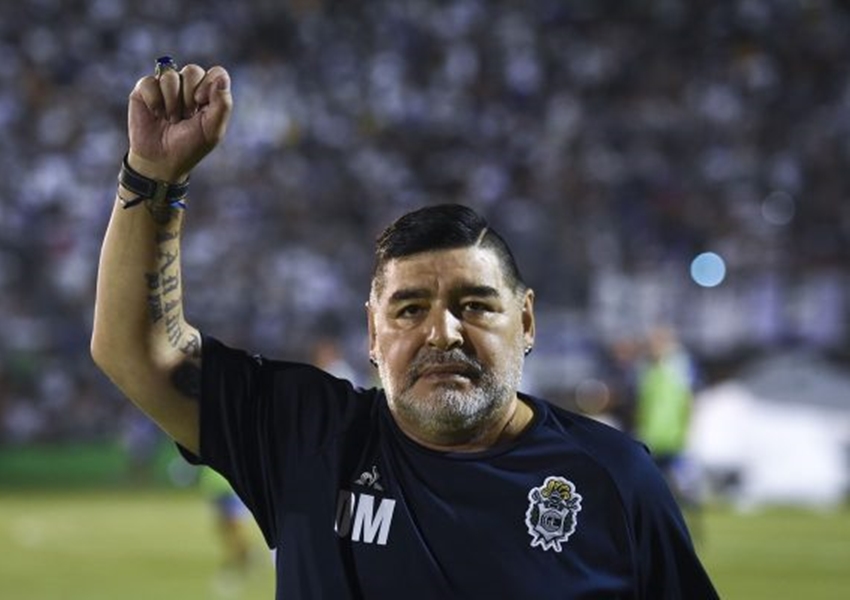 Morre Diego Maradona após parada cardiorrespiratória