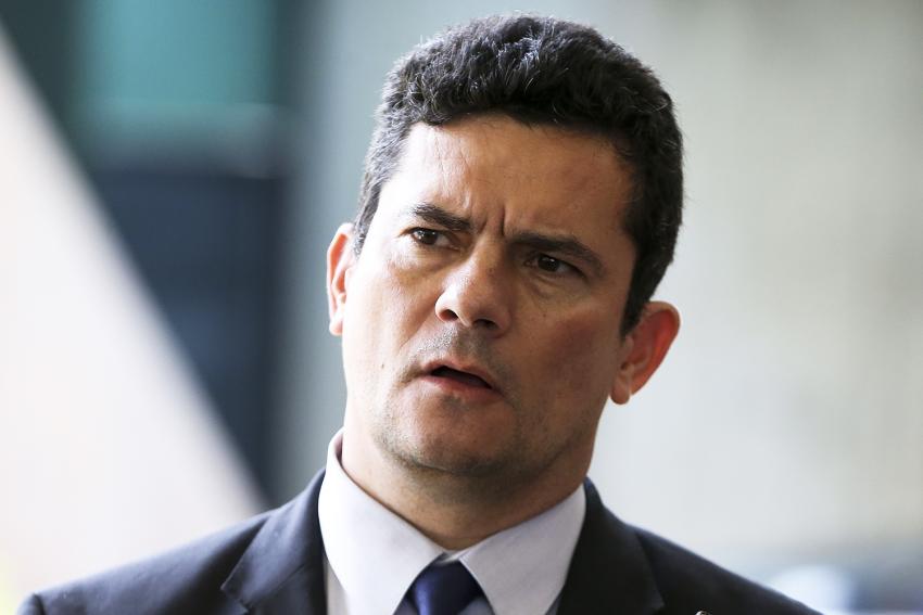 Hacker invade celular de Sergio Moro e troca mensagens por aplicativo