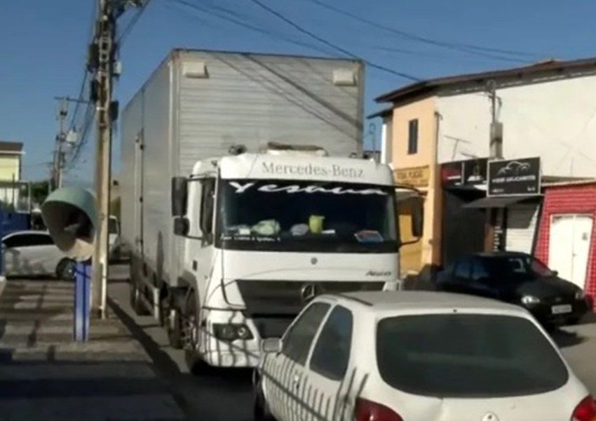 Caminhoneiro é assaltado e tem veículo de R$580 mil roubado