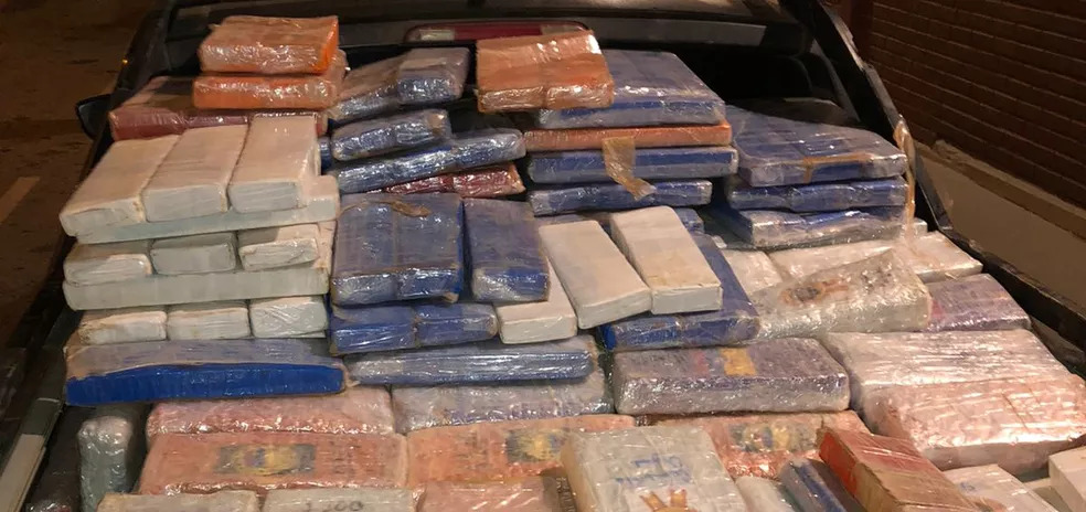 Vitória da Conquista: Cerca de 1 tonelada de maconha colombiana é encontrada enterrada em celeiro