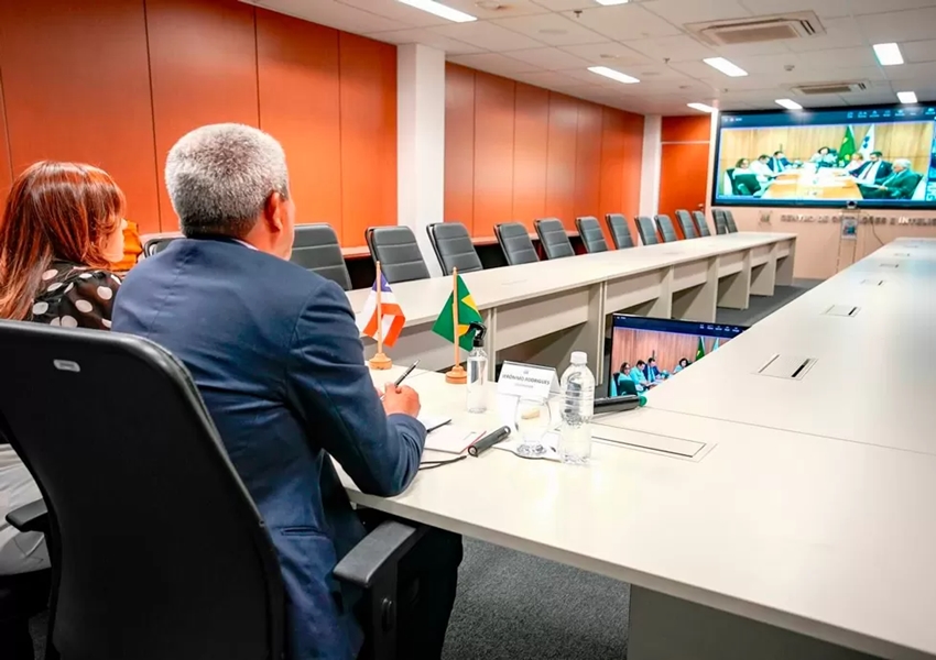 Governador participa de reunião com ministra da Saúde para tratar de combate à dengue