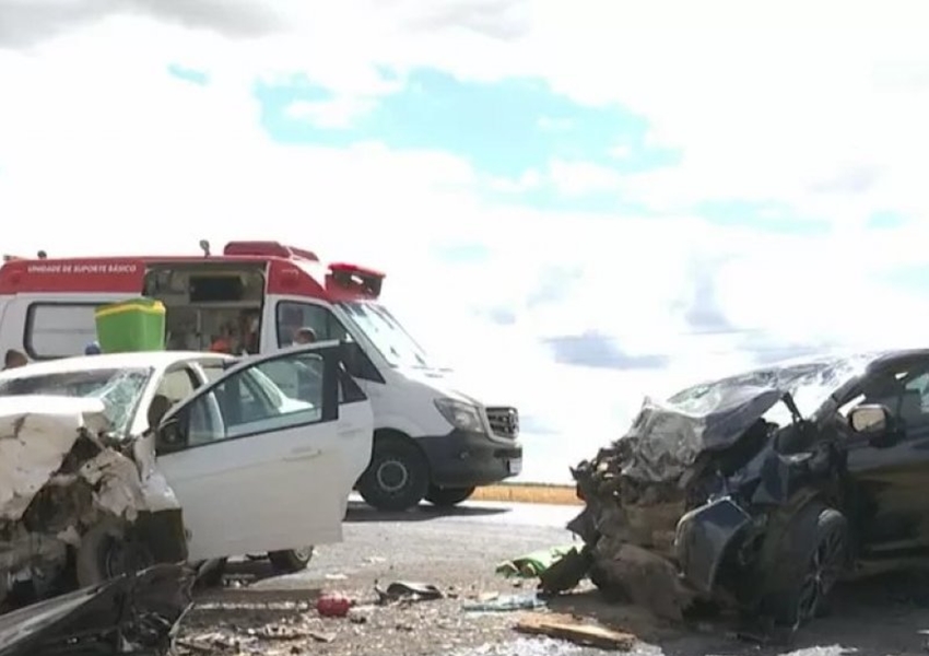 Colisão entre veículos deixa uma pessoa morta e sete feridas no oeste baiano
