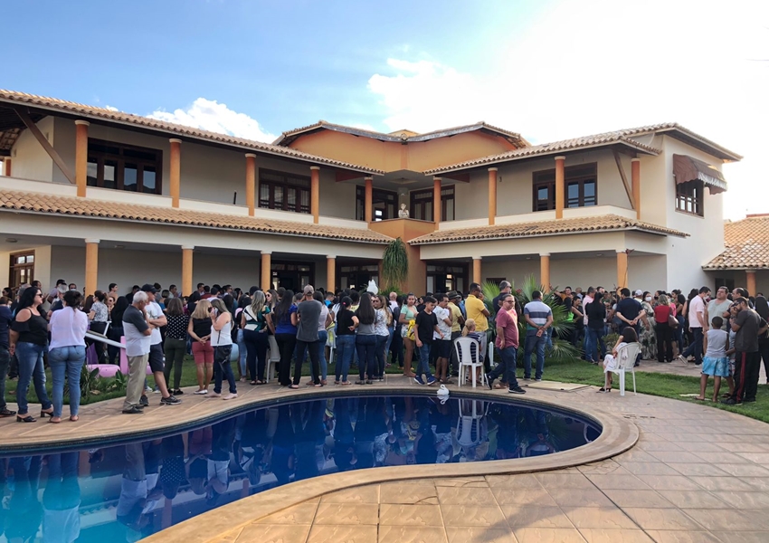 Livramento: uma multidão consternada se fez presente no velório da jovem Maria Eduarda