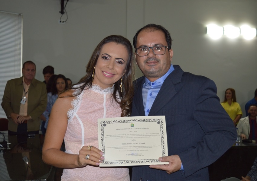 Prefeito de Jussiape exonera esposa do cargo de secretária de Assistência Social 