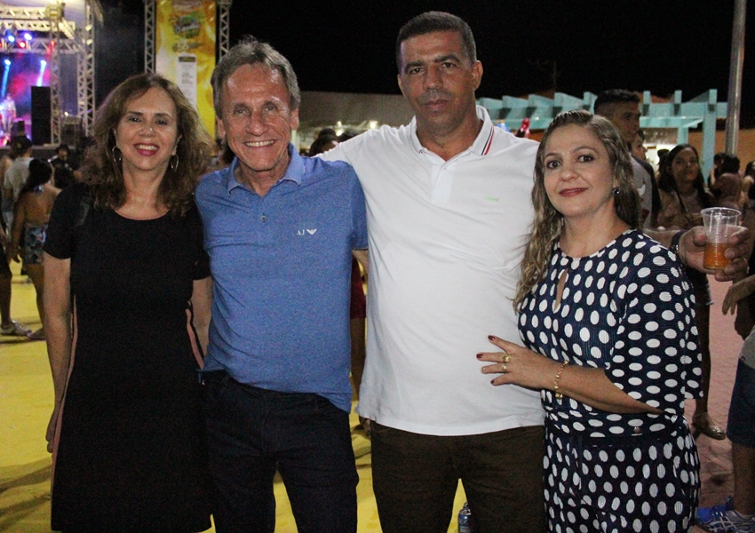 Muita alegria e curtição marcam a primeira noite do Dom Basílio Folia