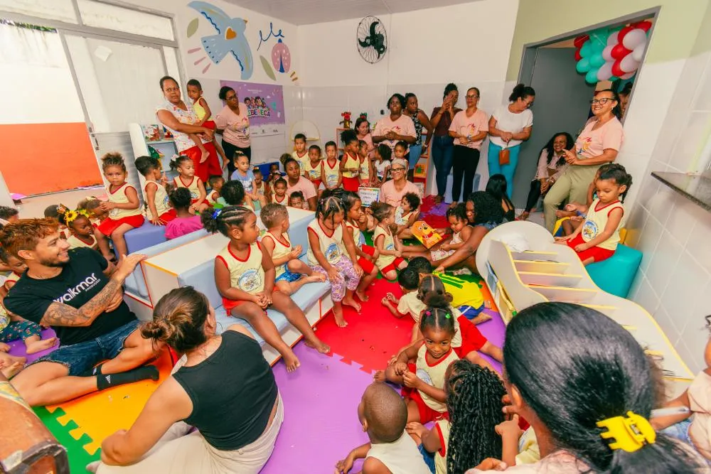 Projeto leva leitura e afeto a mais de 600 crianças em escolas da Bahia