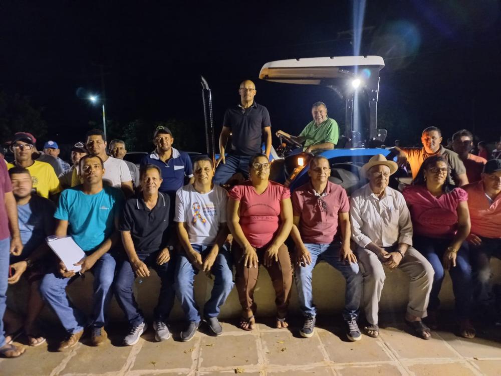 Livramento: Associação dos Moradores de Tamboril recebe doação de trator para impulsionar produção agrícola