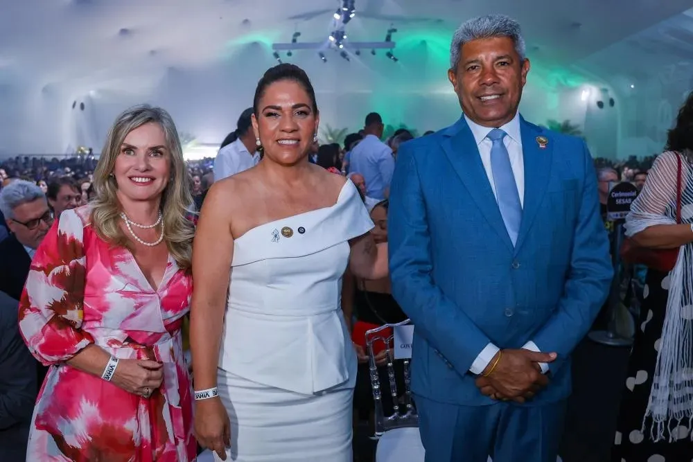 Ivana Bastos participa de solenidade pelos 100 anos da Secretaria da Saúde da Bahia