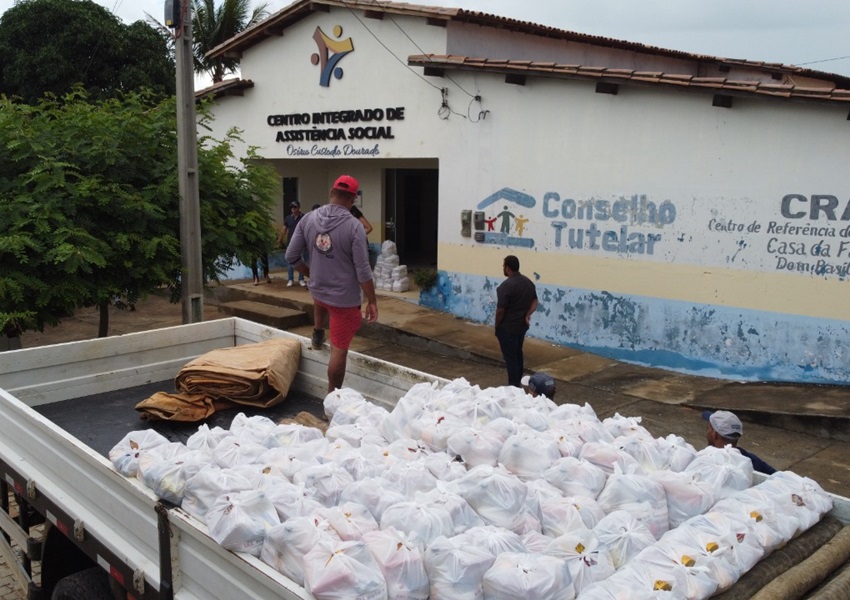 Grupo Bonfim destinou porcentagem dos lucros das lojas Mundo Rural para a aquisição e doação de cestas básicas em Dom Basílio