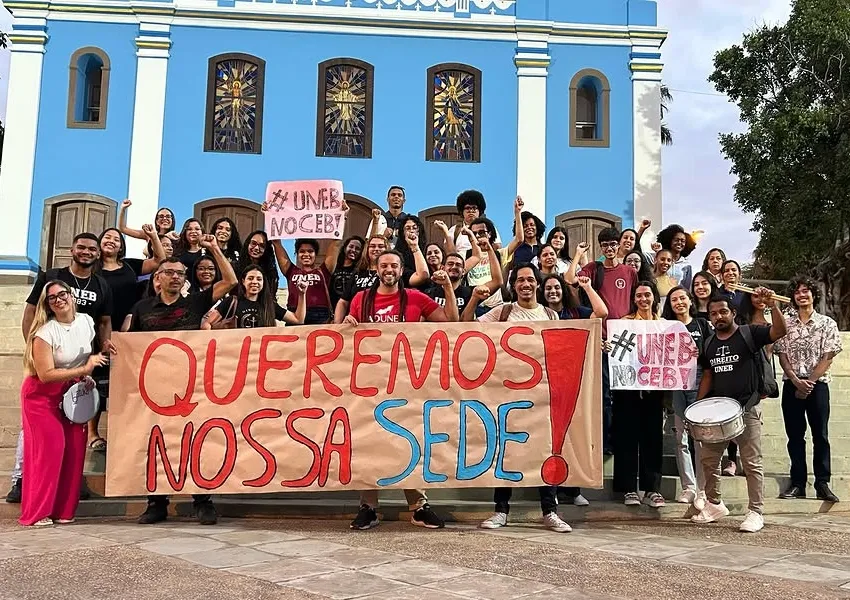 Estudantes da UNEB Brumado pressionam autoridades pela cessão do antigo Colégio Estadual