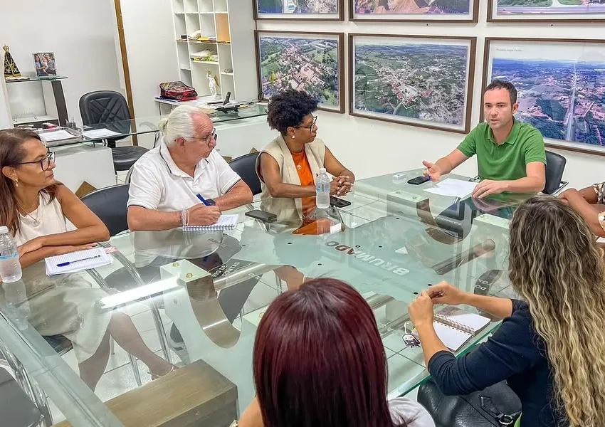Estudantes da UNEB Brumado pressionam autoridades pela cessão do antigo Colégio Estadual