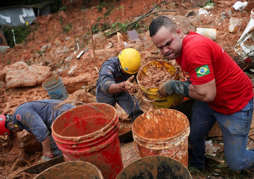 Santos: aumenta para 40 os mortos na Baixada