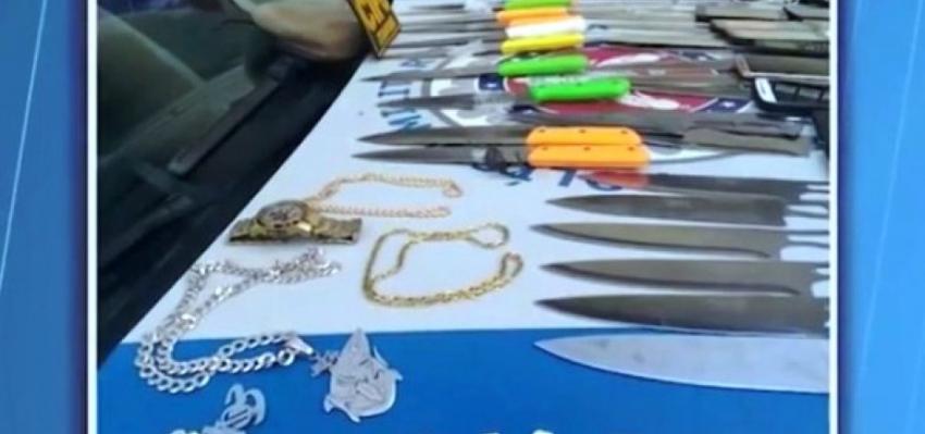 Mulheres são presas ao tentarem entrar em presídio com facas, celulares e chips