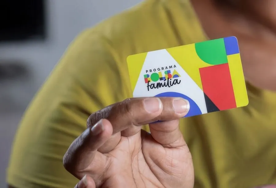 Aumento de renda leva quase 1 milhão de famílias a deixarem o Bolsa Família em julho