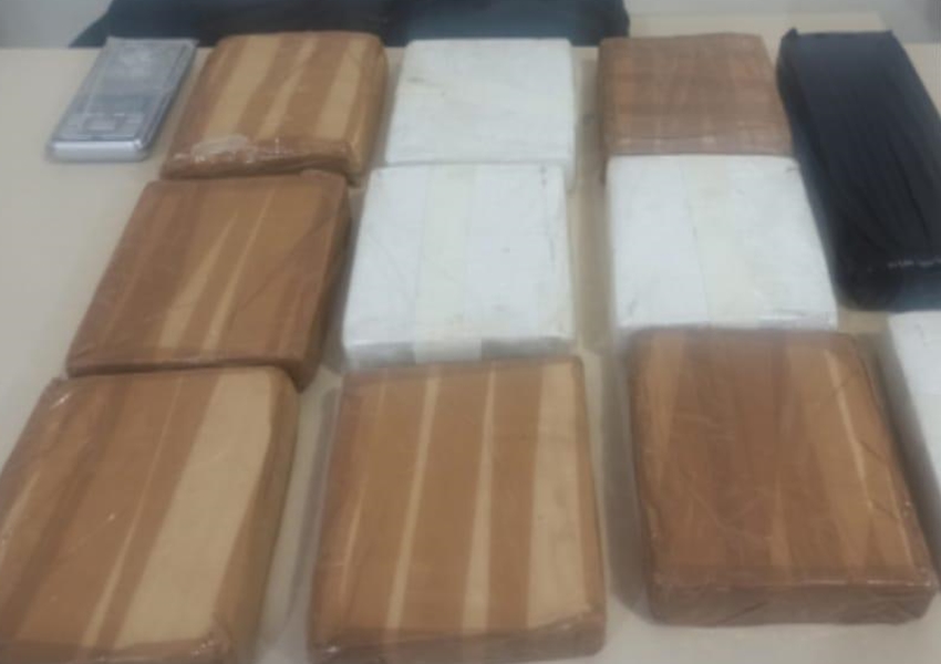 Homem é flagrado com dez tabletes de cocaína em Conquista