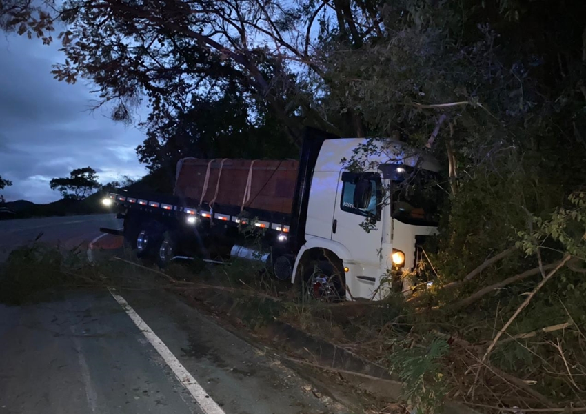 BA-148: Acidente com caminhão é registrado na 'Serra das Almas'