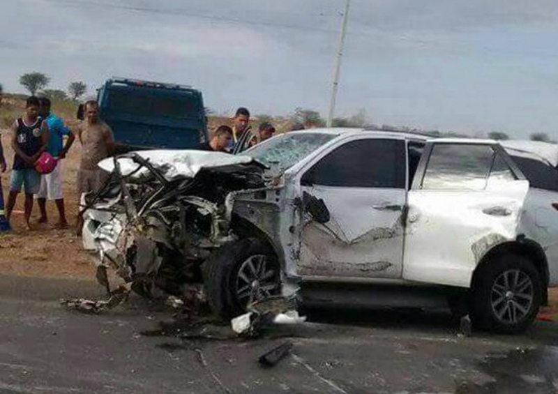 Quatro pessoas da mesma família morrem em batida entre dois carros em Irecê; criança de 3 anos está entre vítimas