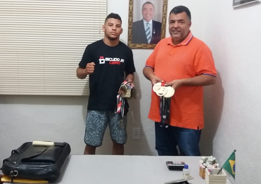 Livramento: Ricardinho recebe Isaís Correia  Campeão Baiano de Jiu-Jitsu