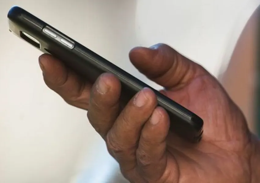 Estudo mostra redução do uso da internet por alunos dentro das escolas do Brasil