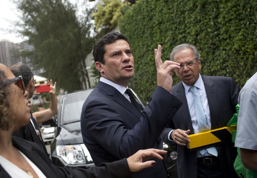 Sérgio Moro aceita convite de Bolsonaro para superministério da Justiça