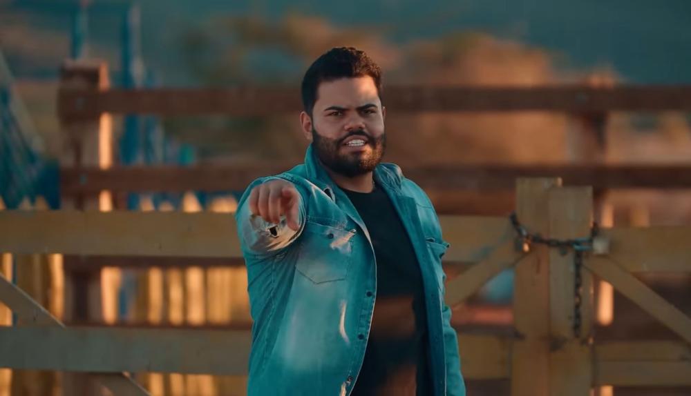 Vitor Caires apresenta CD e clipe inéditos