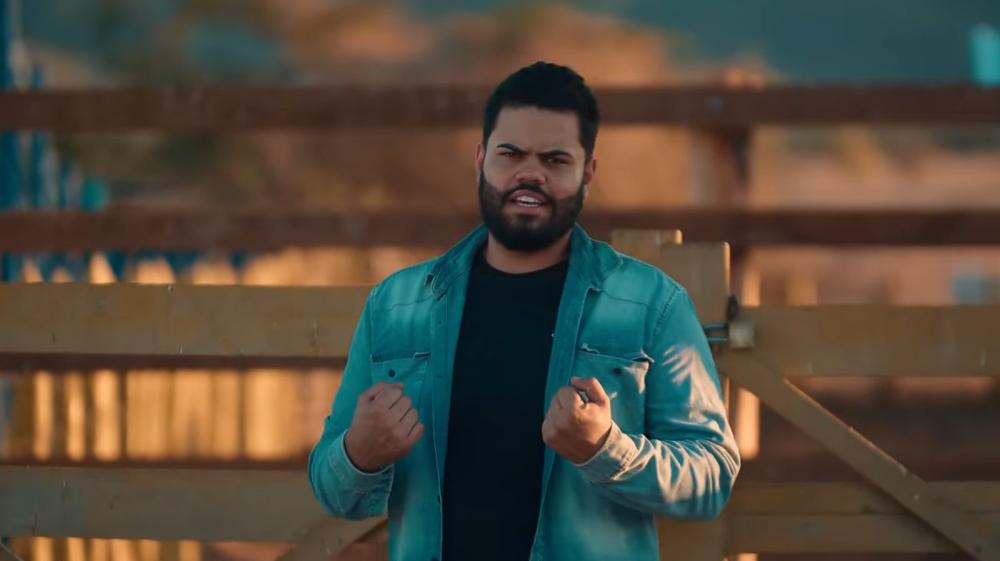 Vitor Caires apresenta CD e clipe inéditos