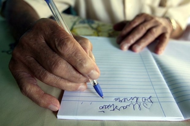 Relatório da Unesco mostra que 758 milhões de adultos não escreviam nem liam em 2015