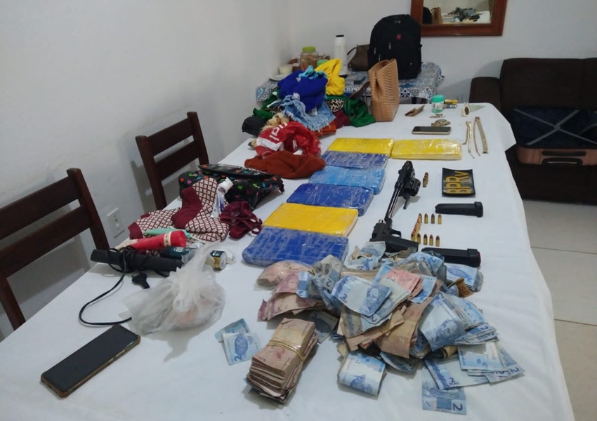 Mulher é interceptada ao entrar na Bahia com R$ 210 mil em cocaína