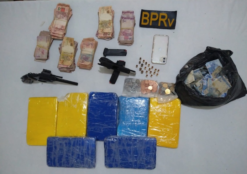 Mulher é interceptada ao entrar na Bahia com R$ 210 mil em cocaína
