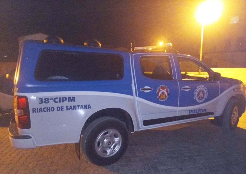 Homem invade casa e estupra mulher na frente dos filhos em Riacho de Santana