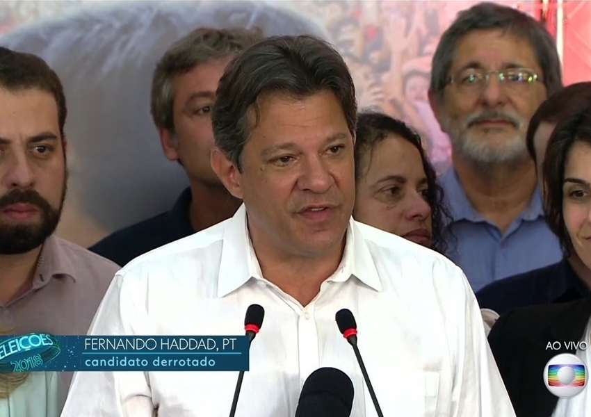 Após vitória de Bolsonaro, Haddad fala em compromisso com a democracia