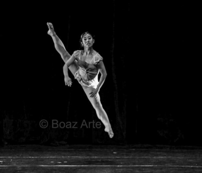 Bailarina cai de prédio e morre 