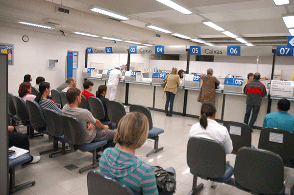 Caixa abre neste sábado para saque de contas inativas do FGTS